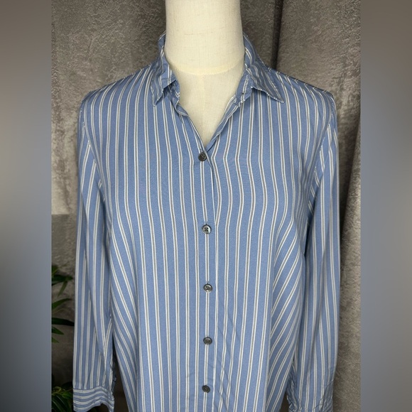 J. Jill Women’s Striped Print Long Sleeve Button-Down Shirt Blue Sz XS - Picture 2 of 11